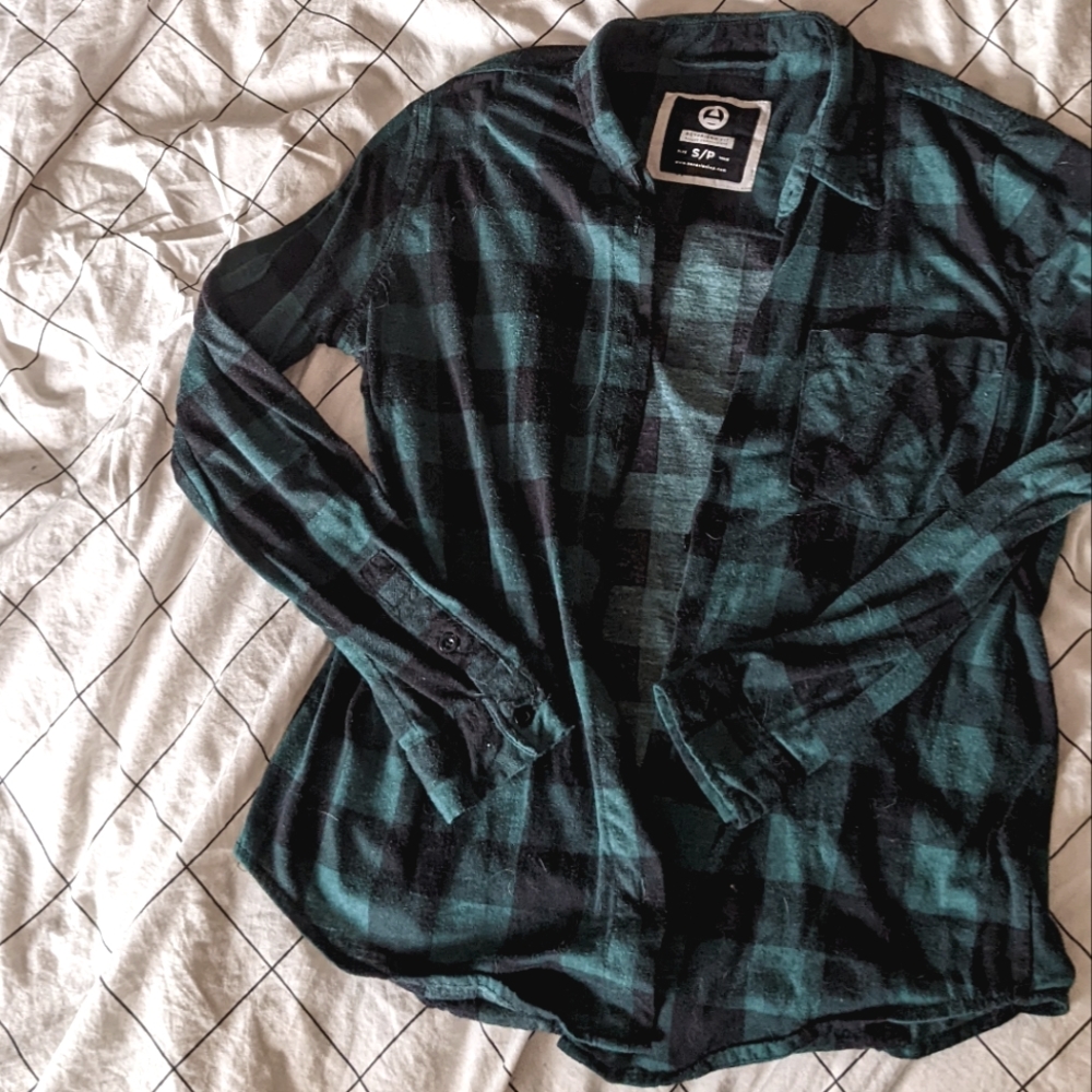 ✨2/$40✨ AMNESIA green/black flannel button up